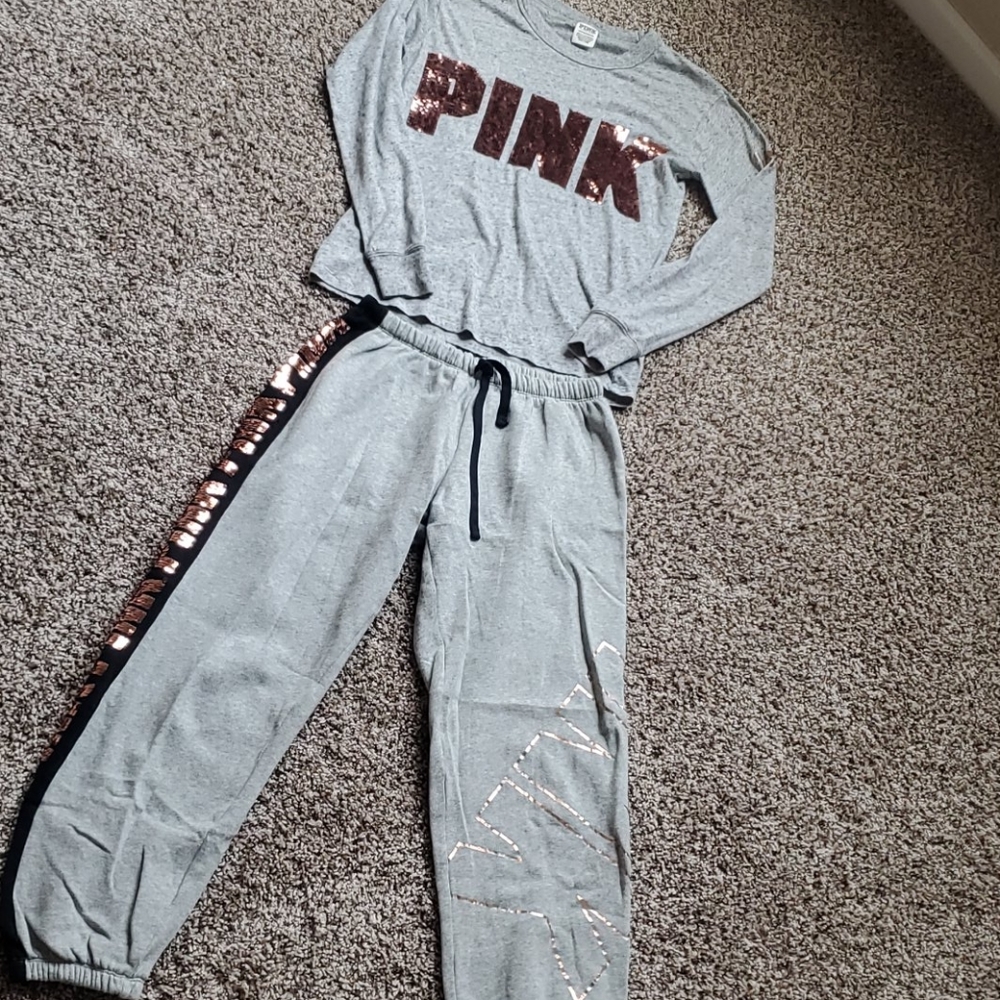 Grey VS Pink Outfit